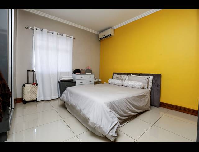 2 BEDROOM APARTMENT FOR SALE IN UMHLANGA RIDGE